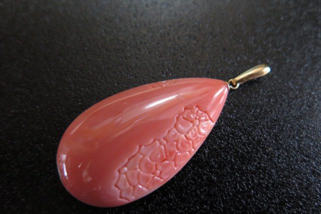 桃珊瑚 彫り K18 ペンダント 中古 /7198