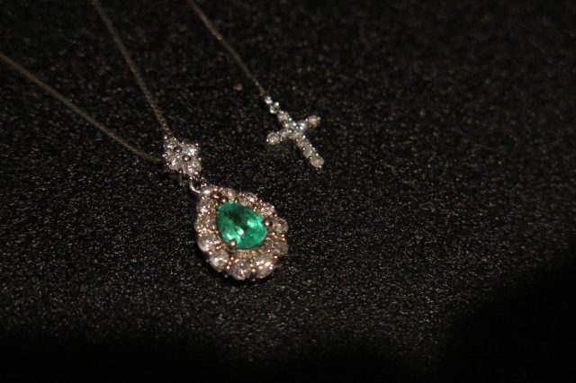 ペアシェイプカット エメラルド ダイヤモンド取巻 ペンダント ネックレス スライド~44.5㎝ 中古 /9232
