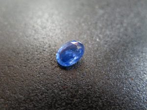 マダガスカル産　非加熱ブルーサファイア　ルース　2.9ct