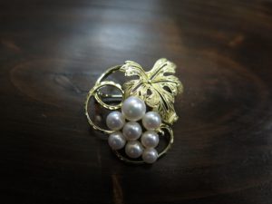 ミキモト　真珠　葡萄モチーフ　K18　ブローチ　中古　MIKIMOTO　/6958